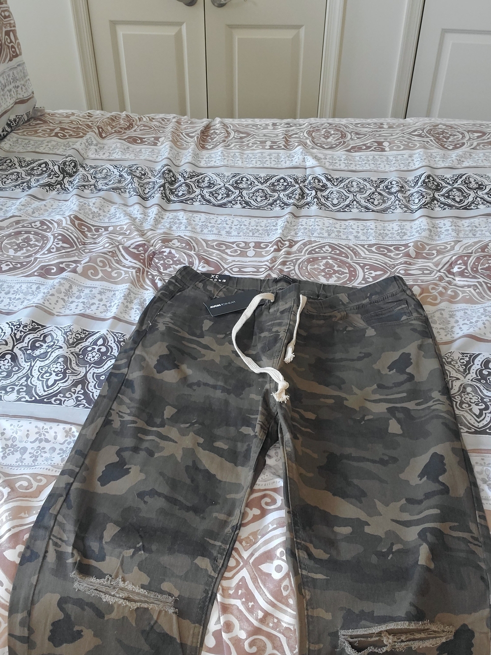 Fashion Nova Women's Camouflage Drawstring Jogger Pants - Olive Green Camo